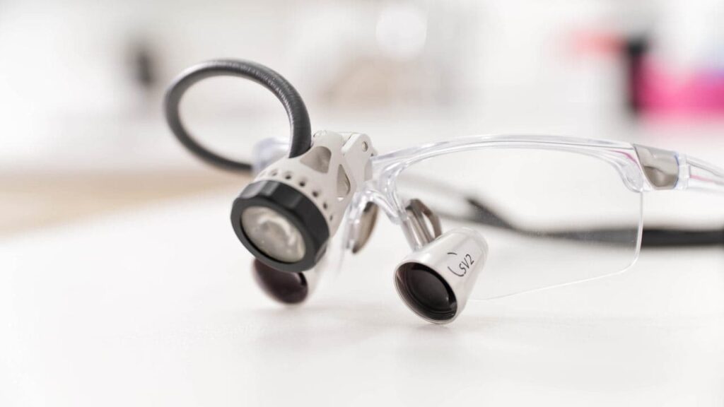 Lupenbrille bei Dr. Beckmann und Dr. Korte in Köln